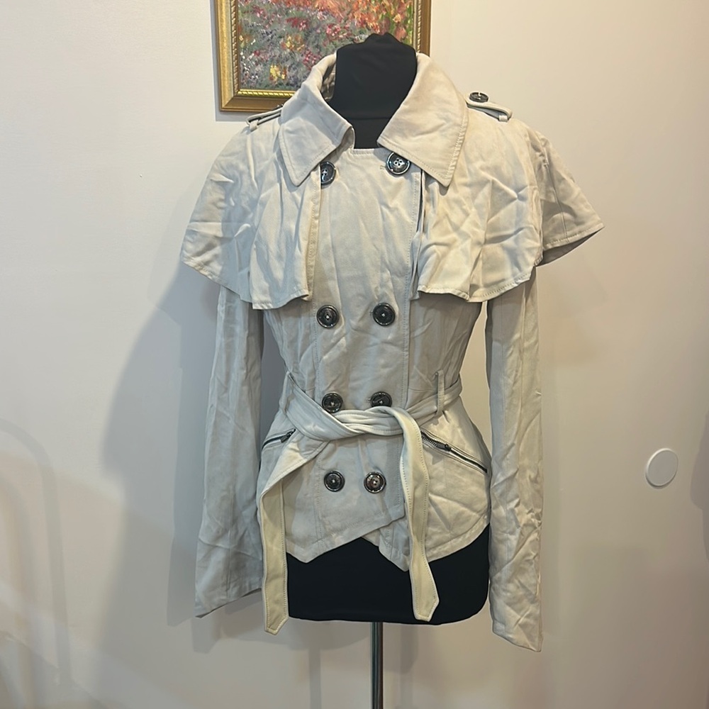 BCBGMAXAZRIA Women's Double-Breasted Cream chic Jacket in excellent condition